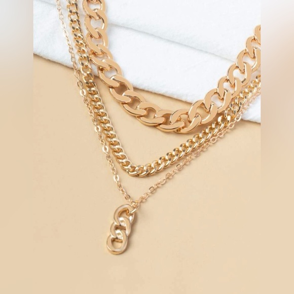 ✨Chain Charm Layered Necklace (Boutique) - Picture 6 of 9